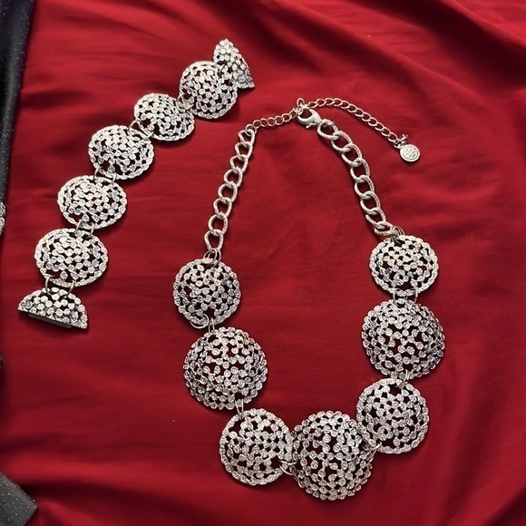 Jewelry - Silver statement necklace and bracelet jewelry set